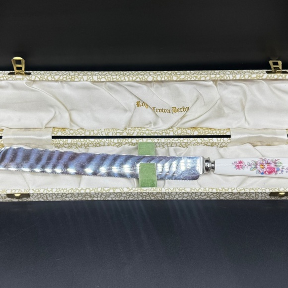 Royal Crown Derby Derby Posies Wedding Cake Knife with Box Bone China England - Picture 2 of 5